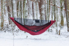 hamaki z moskitierą i bez niej